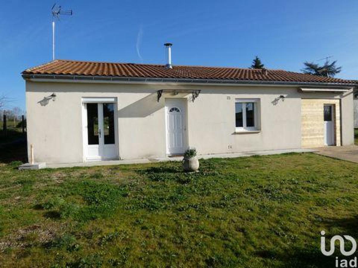 Casa de 3 dormitorios en Rouillac, France No. 23957