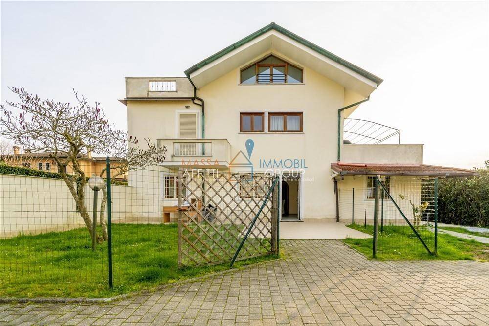 6 bedrooms Villa in Montignoso, Italy No. 216529