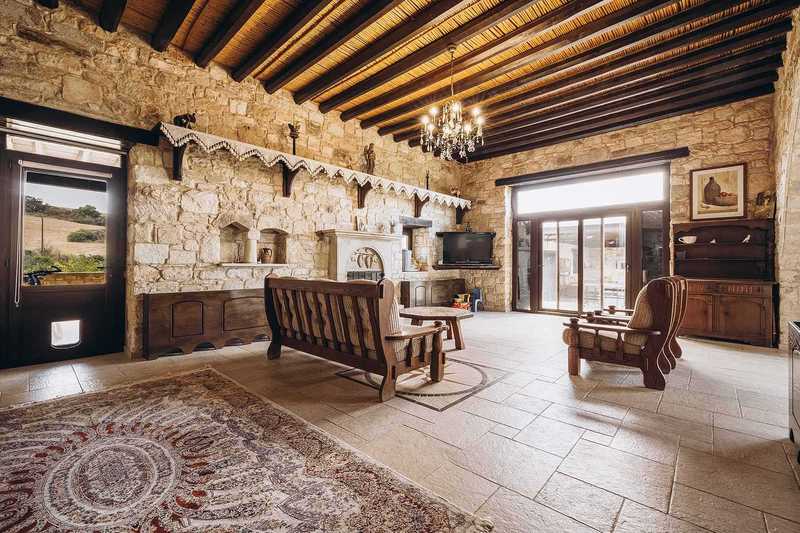 Propiedad comercial de 5 dormitorios en Pano Akourdaleia, Cyprus No. 7551