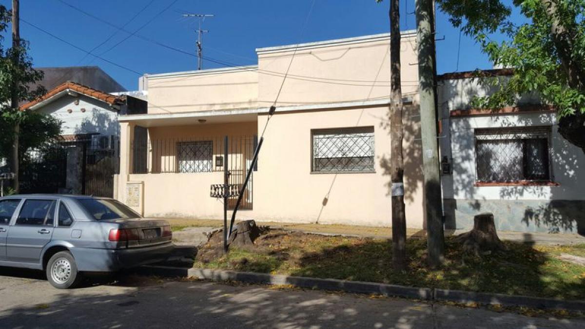 3 bedrooms House in Quilmes, Argentina No. 64078