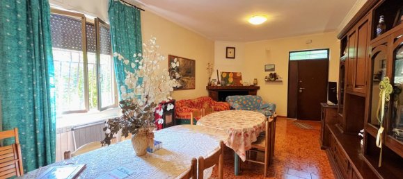 5 bedrooms House in Alvito, Italy No. 380417 5