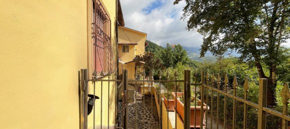 5 bedrooms House in Alvito, Italy No. 380417 12