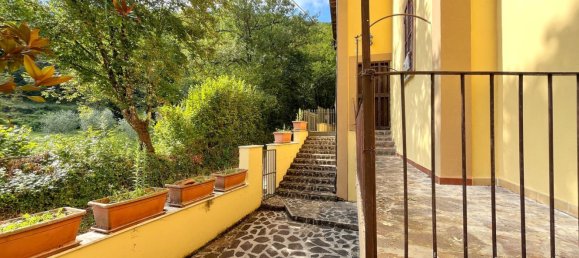 5 bedrooms House in Alvito, Italy No. 380417 10