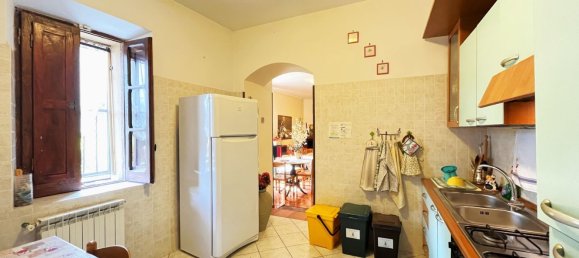 5 bedrooms House in Alvito, Italy No. 380417 6