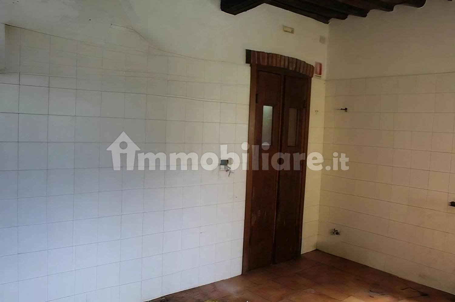 130m² Commercial property in Borgo a Mozzano, Italy No. 320887