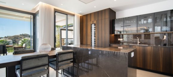 4 bedrooms Villa in Marbella, Spain No. 55976 5