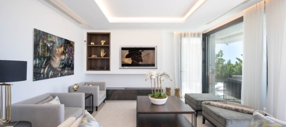 4 bedrooms Villa in Marbella, Spain No. 55976 3