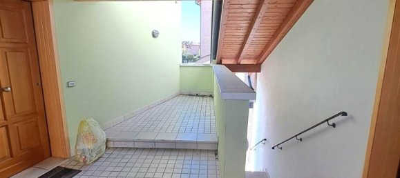 2-salle Appartement à Mirandola, Italy No. 308149 5