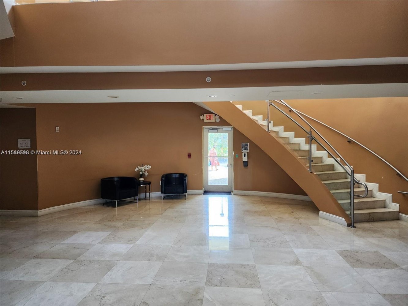 bureau à louer à Miami, Miami-Dade, Florida, USA № 613817