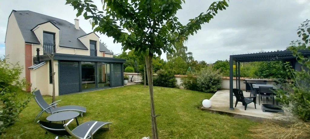 5 bedrooms House in Chartres, France No. 267874