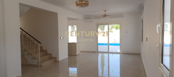 5 bedrooms Villa in Palodeia, Cyprus No. 360 4