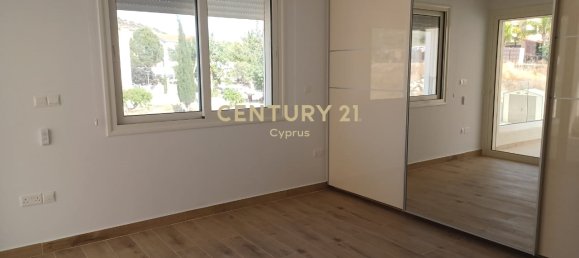 5 bedrooms Villa in Palodeia, Cyprus No. 360 10