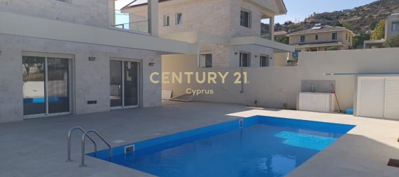 5 bedrooms Villa in Palodeia, Cyprus No. 360 2