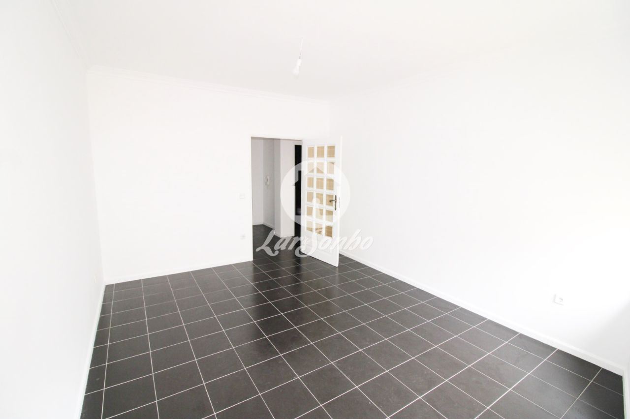 3 bedrooms Apartment in Povoa de Varzim, Portugal No. 51300