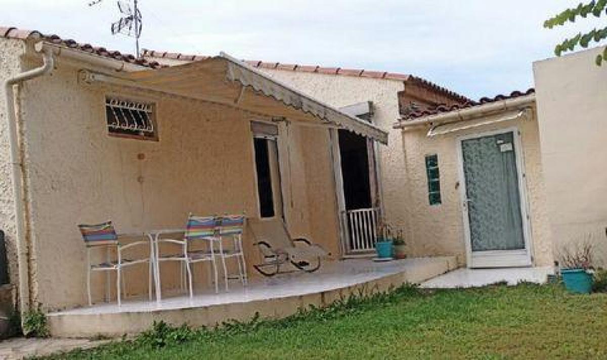 3 bedrooms House in Nimes, France No. 28317