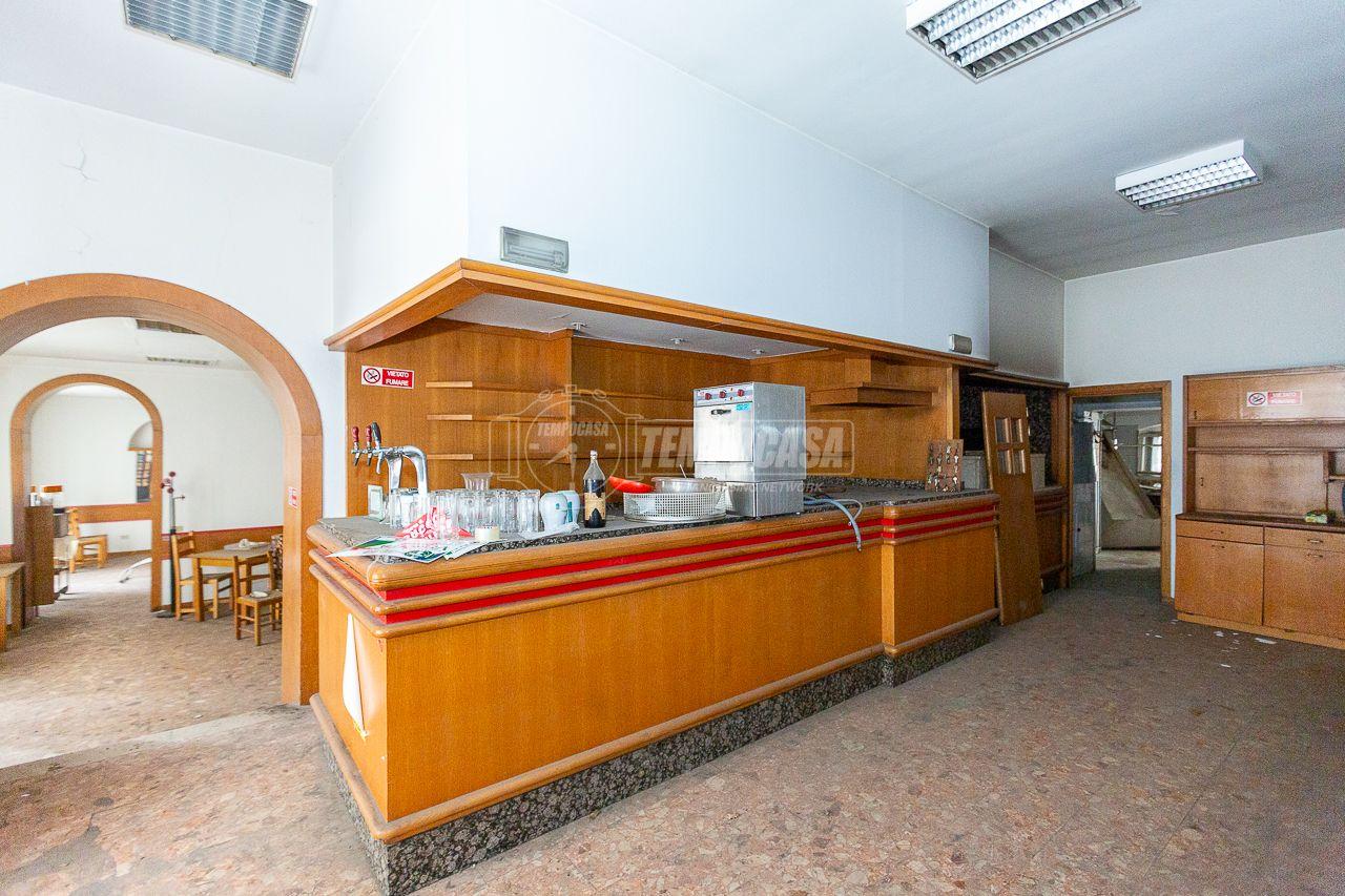 10 rooms Building in Brescia, Italy No. 226605