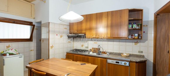 10 rooms Building in Brescia, Italy No. 226605 8