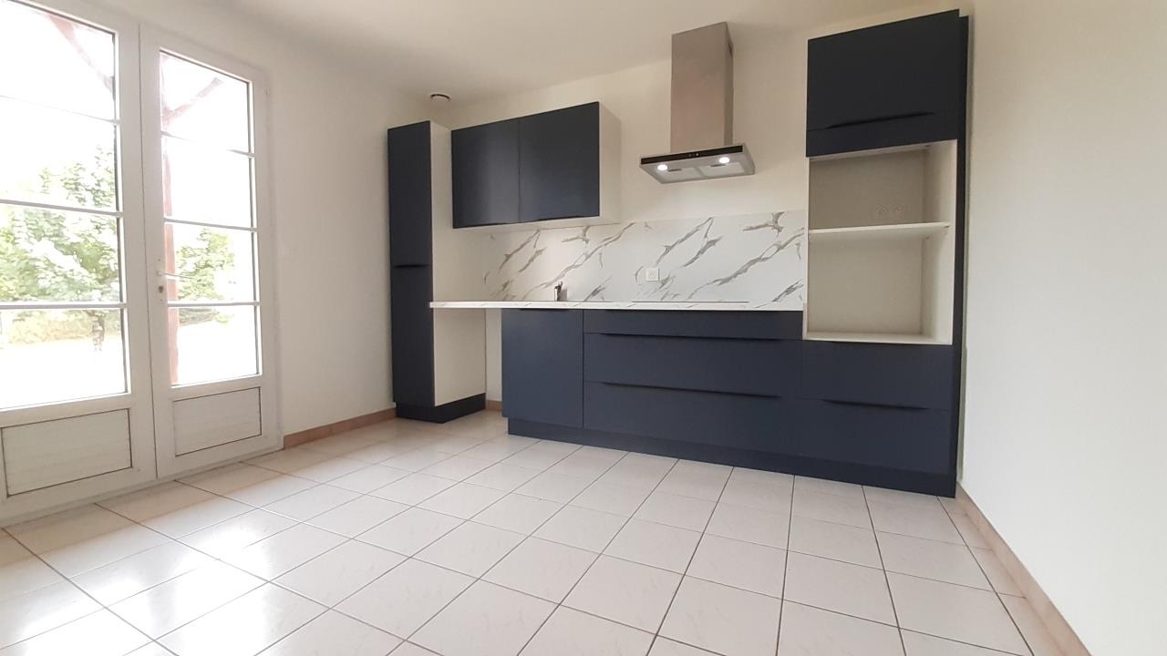 Casa de 3 dormitorios en Echire, France No. 361789