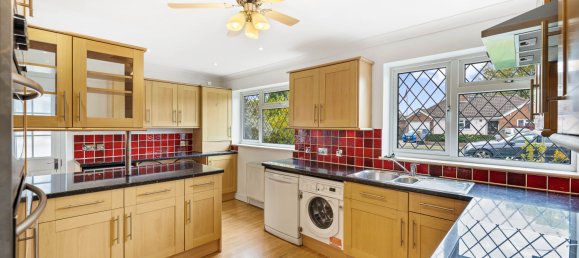 3 bedrooms Bungalow in Horley, United Kingdom No. 1010 3