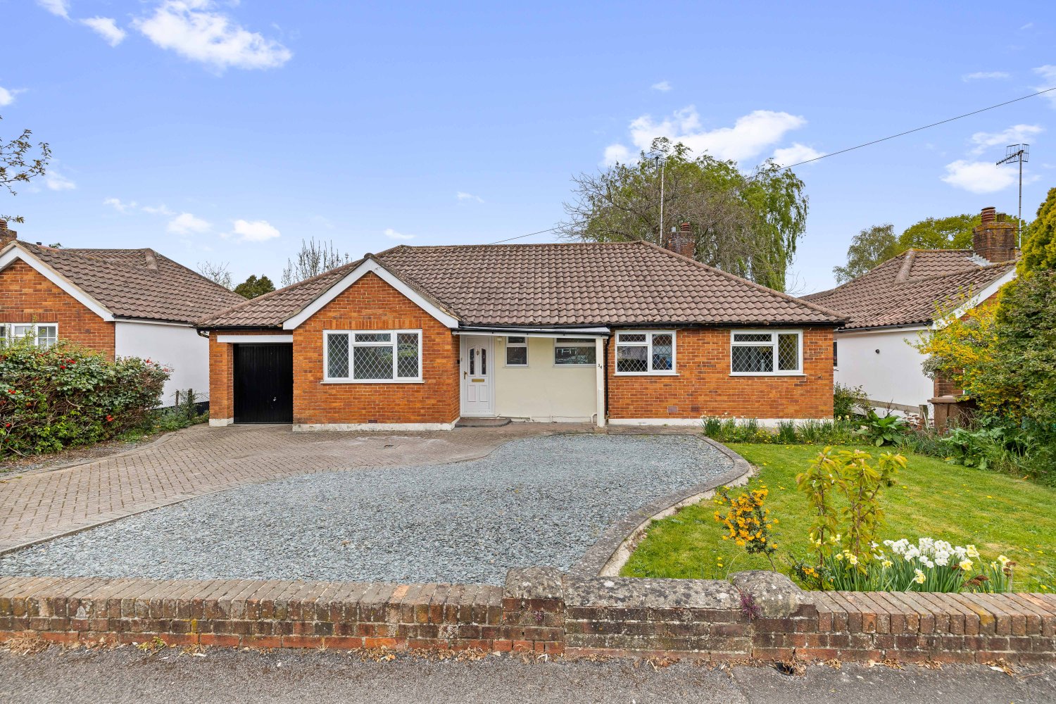 3 bedrooms Bungalow in Horley, United Kingdom No. 1010
