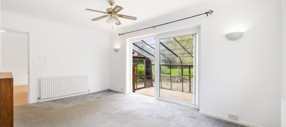 3 bedrooms Bungalow in Horley, United Kingdom No. 1010 5