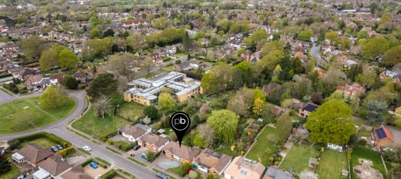 3 bedrooms Bungalow in Horley, United Kingdom No. 1010 15