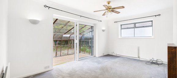 3 bedrooms Bungalow in Horley, United Kingdom No. 1010 7