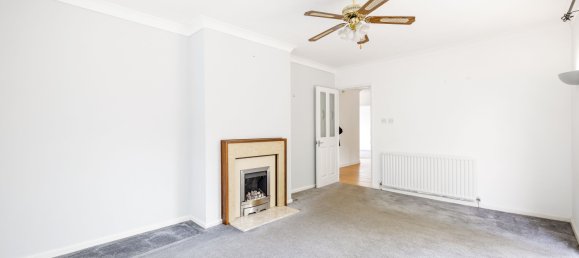 3 bedrooms Bungalow in Horley, United Kingdom No. 1010 6