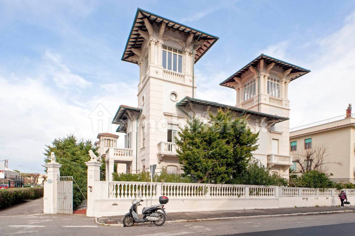 4 bedrooms Villa in Livorno, Italy No. 225367