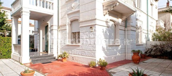 4 bedrooms Villa in Livorno, Italy No. 225367 10