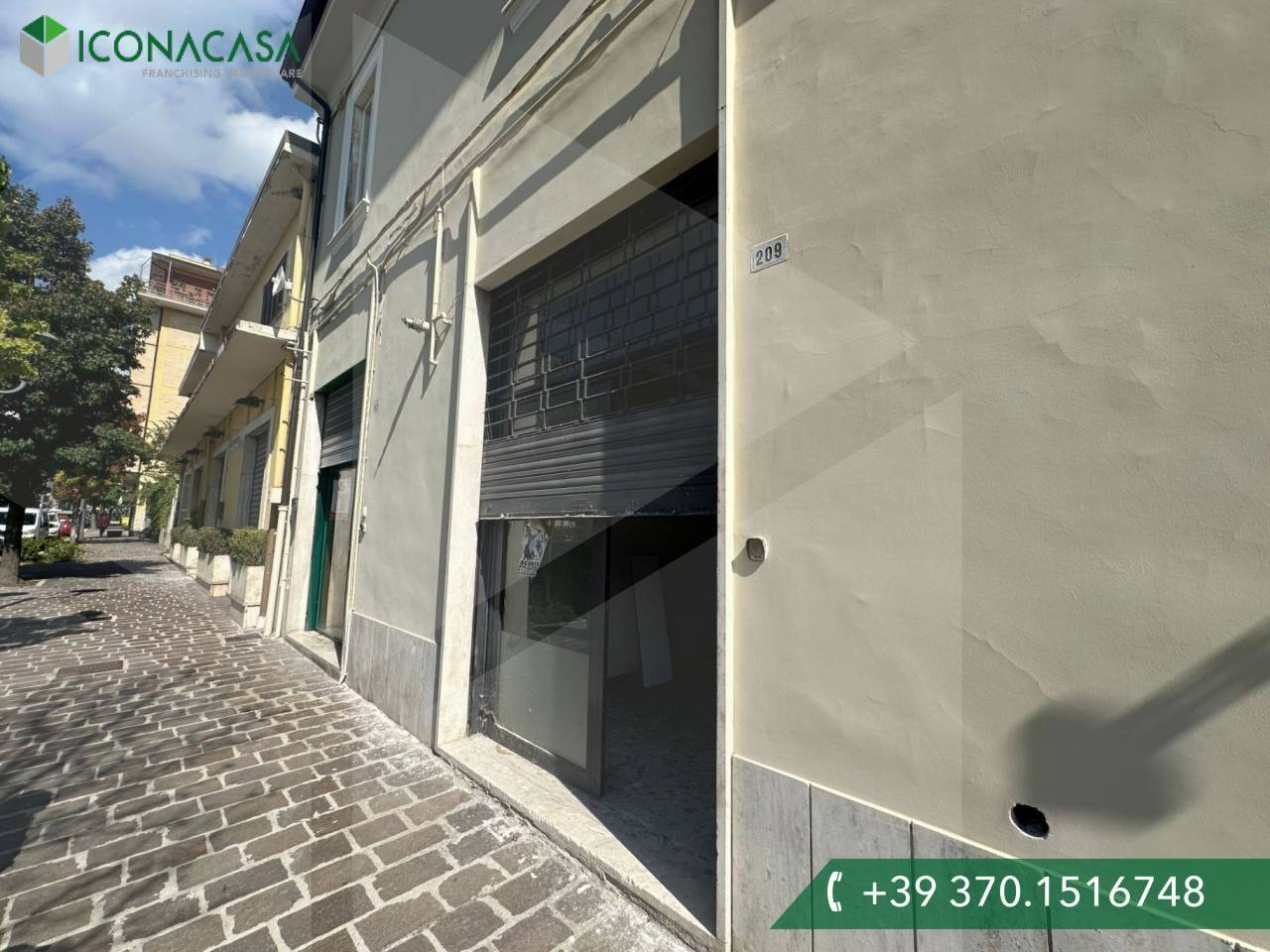 2 rooms Commercial property in Avezzano, Italy No. 34441
