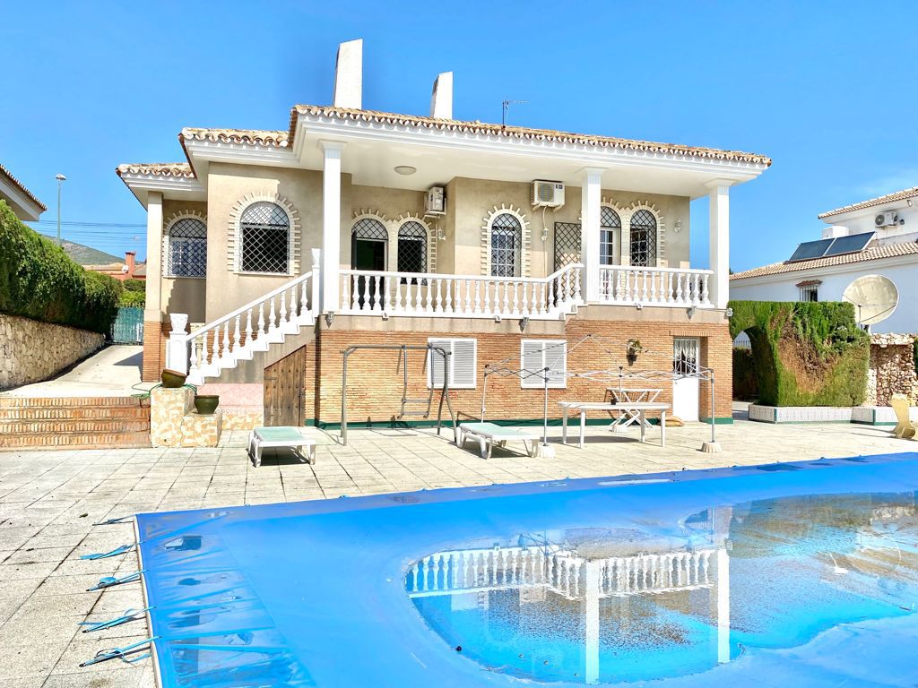 Вилла с 6 спальнями в Чурриана, Испания № 64654