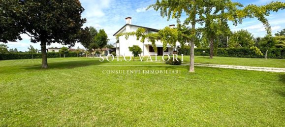 5 rooms House in Castelfranco Veneto, Italy No. 286783 2