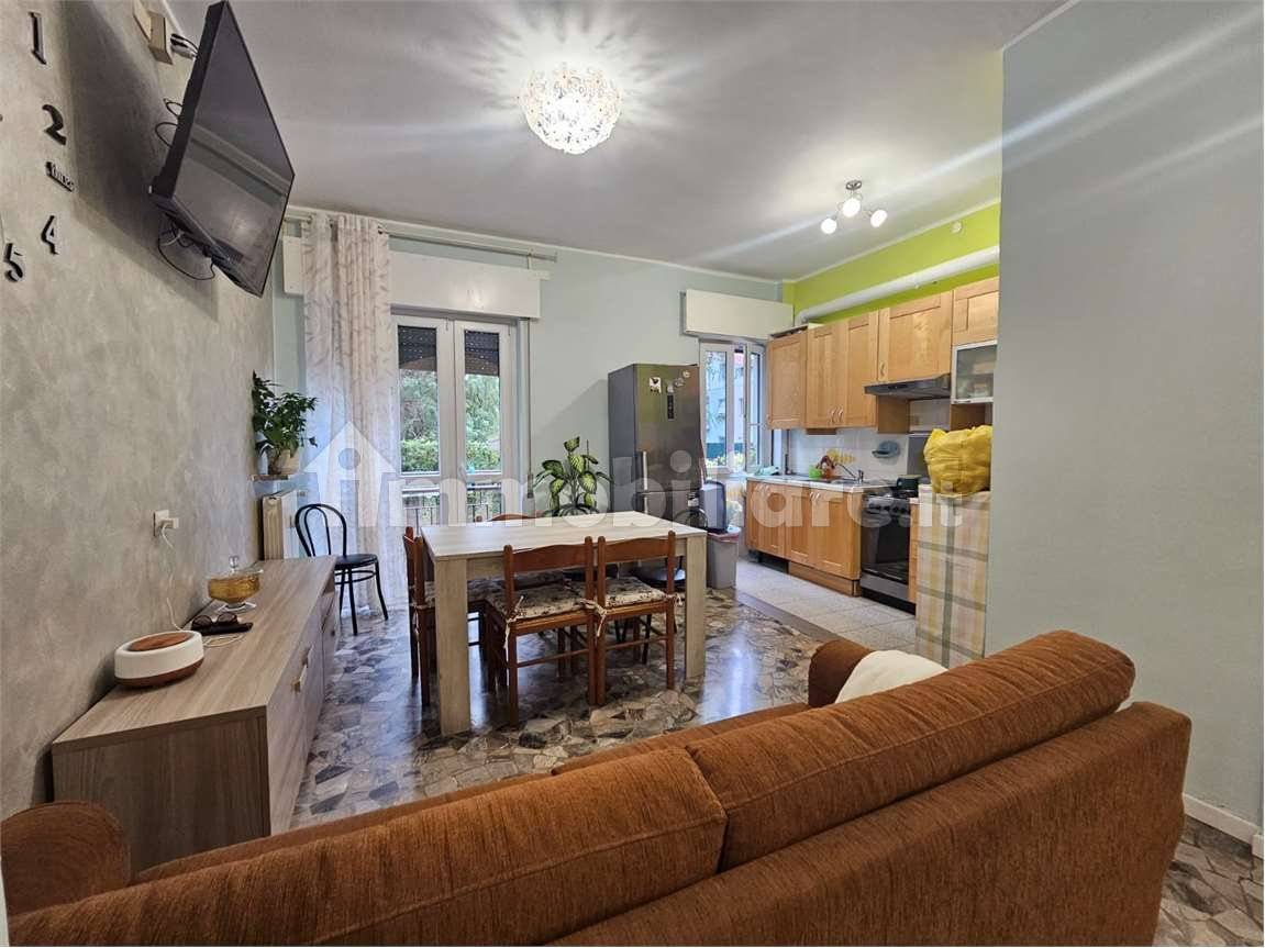 Apartamento de 2 dormitorios en Bergamo, Italy No. 379463