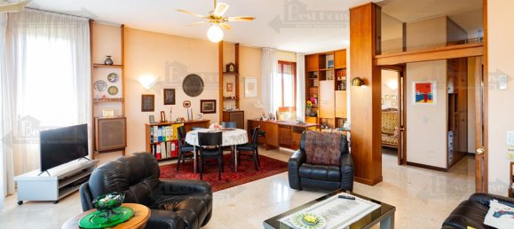 3 bedrooms Commercial property in Milan, Italy No. 274519 2