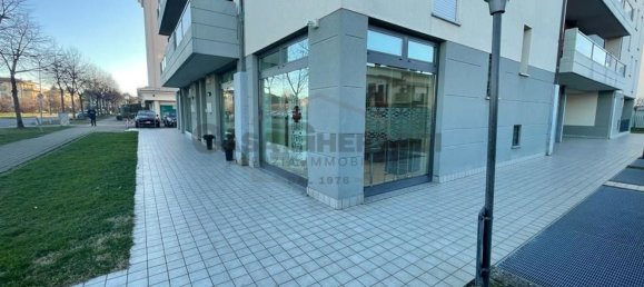 75m² Commercial property in Dalmine, Italy No. 364739 2