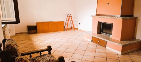 4 rooms Apartment in Bolzano Novarese, Italy No. 295659 4