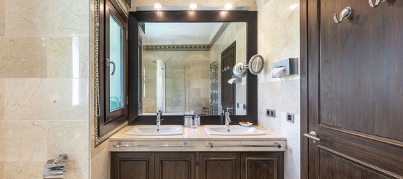 8 bedrooms House in Estepona, Spain No. 140113 17