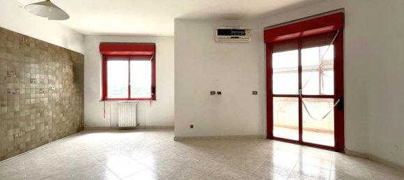 4 bedrooms Apartment in Catanzaro, Italy No. 36249 6
