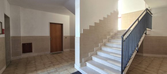 4 bedrooms Apartment in Catanzaro, Italy No. 36249 3