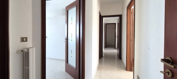 4 bedrooms Apartment in Catanzaro, Italy No. 36249 8