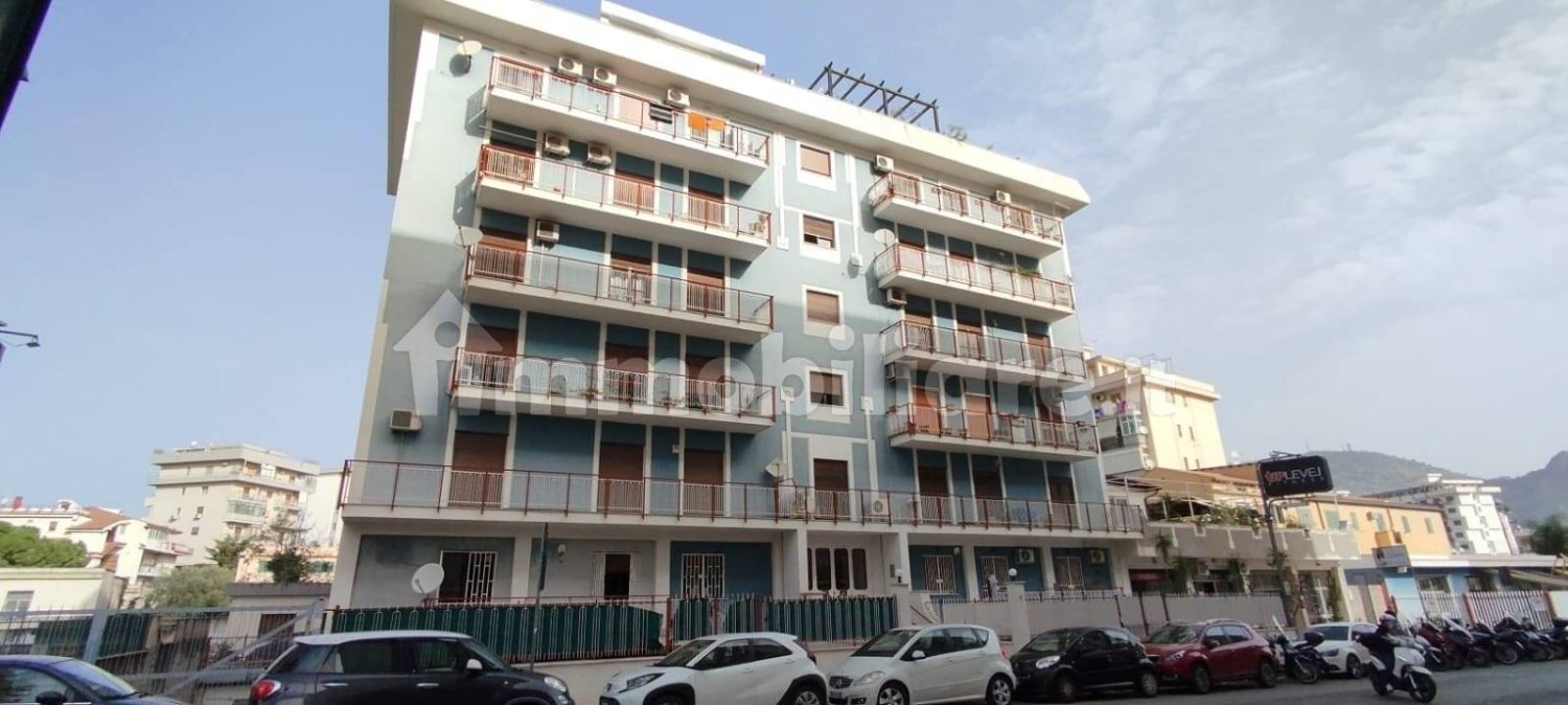 4 rooms Office in Palermo, Italy No. 48521