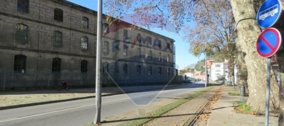 115m² Building in Porto, Portugal No. 37585 3