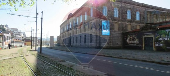 115m² Building in Porto, Portugal No. 37585 2