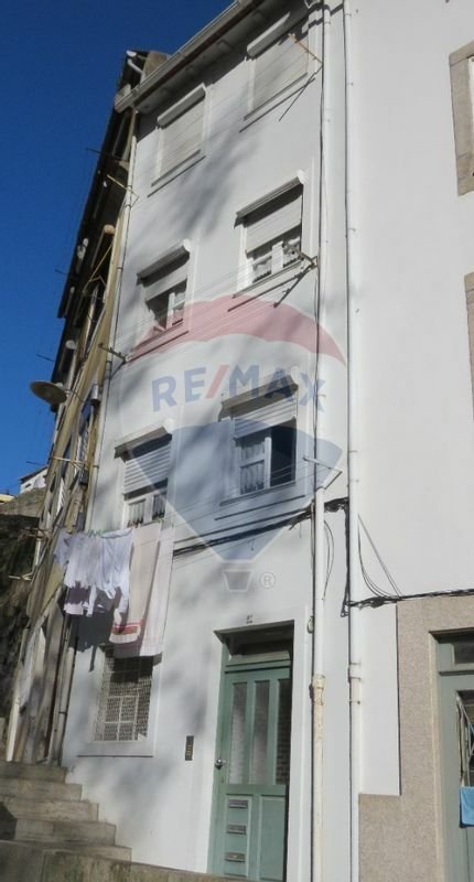 115m² Building in Porto, Portugal No. 37585