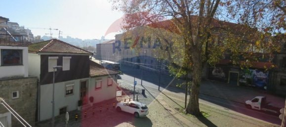 115m² Building in Porto, Portugal No. 37585 11