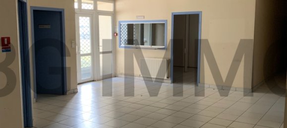 Oficina en La Creche, France 743 m² No. 204070 4