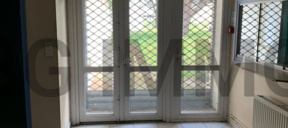 Oficina en La Creche, France 743 m² No. 204070 6