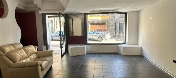 101m² Commercial property in Acri, Italy No. 334344 5