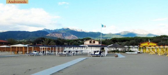 Villa de 4 dormitorios en Forte dei Marmi, Italy No. 191734 13